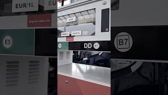 А есть где-то в Европе, заправка, с дешёвым бензином... смотреть онлайн