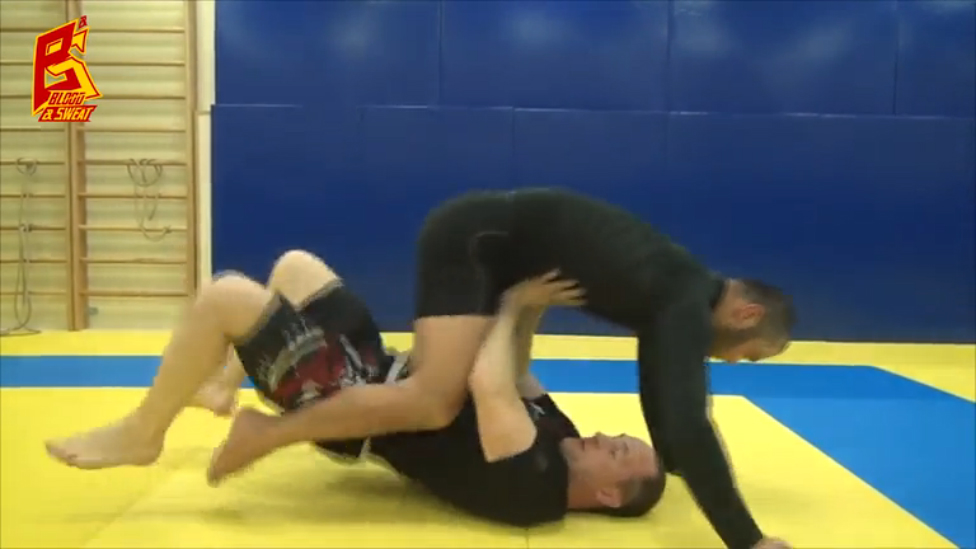 Пять вариантов выхода из маунта (удержания сверху). Five mount escape. смотреть онлайн