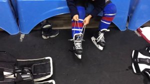 Как одевать хоккейную форму,шнуровка коньков,гамаши,щитки