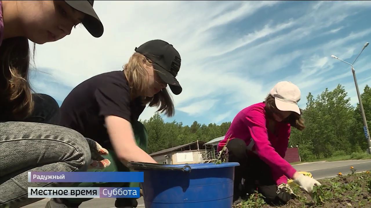 Куда идут работать подростки в летние каникулы