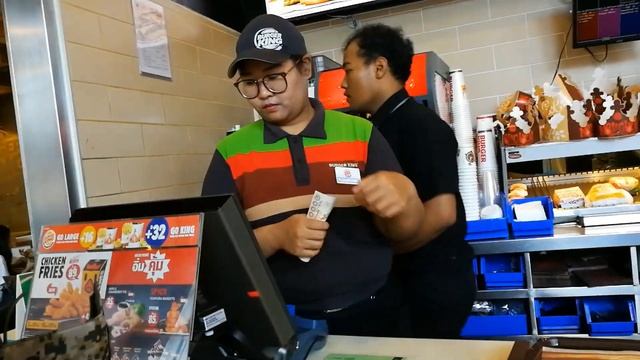 Самый большой торговый центр на Патонге смотреть онлайн