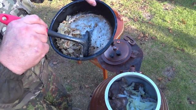 Мясо Бобра,с грибами,и картофелем!Готовим в афганском казане!!!! смотреть онлайн