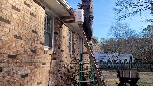 переделка лестницы для чистки водосточки. смотреть онлайн