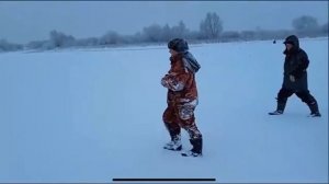 Рыбацкий шуруповерт Ледобур для рыбалки ludyvi bl25