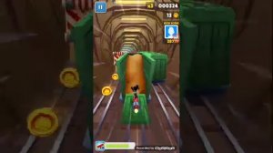 Играю в мальчик прыгает по поездам