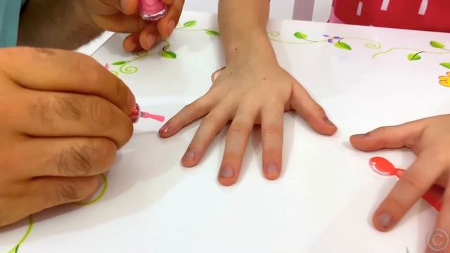 Nastya and Dad do dress up and make up at home смотреть онлайн