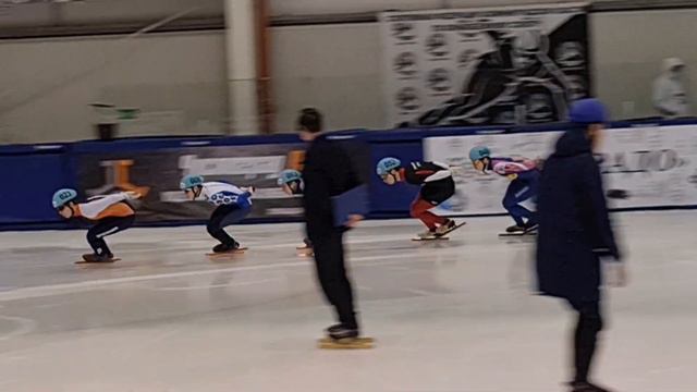 Гусев ПР 1/4 1000м 3й юниоры смотреть онлайн