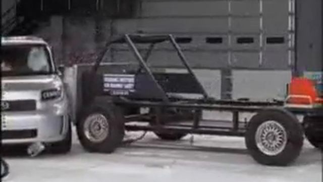 Crash Test 2008 - 2009 Scion XB / Toyota Bb / Daihatsu Coo / Materia (Side Impact) IIHS смотреть онлайн