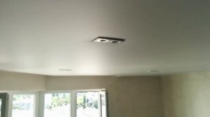 Как убрать следы скотча с натяжного потолка.