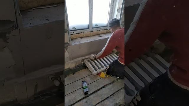 ШТУКАТУРИМ ЗА БАТАРЕЕЙ НЕ СНИМАЯ НЕ СЛИВАЯ!! смотреть онлайн