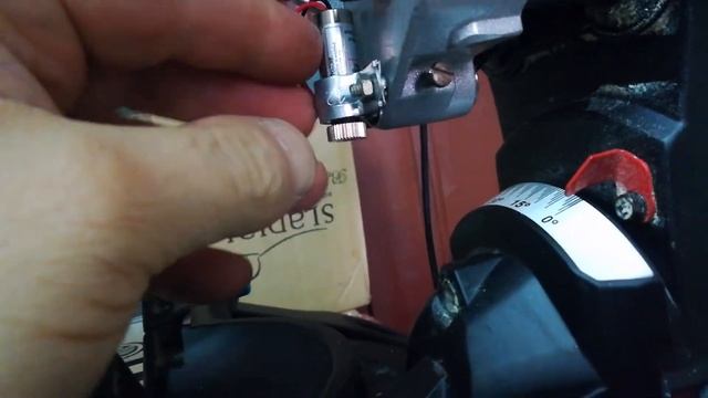 Лазерный указатель прицел на торцовочную пилу MAC ALLISTER своими руками. Цена вопроса 300 рублей!! смотреть онлайн