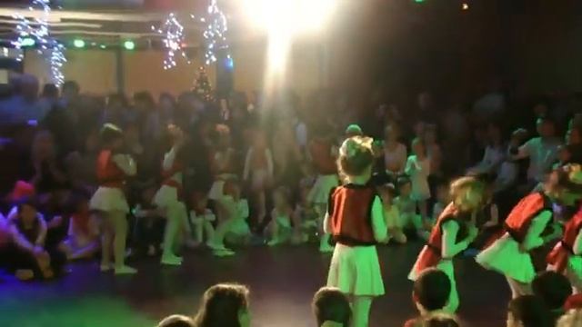 Молдавский танец. Преподаватель Валиева Алина. смотреть онлайн