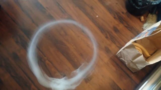 Классные колечки из сигаретного дыма смотреть онлайн