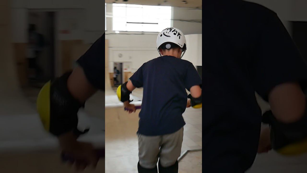 Два Випа. Трюки на самокате Tailwhip В крытом скейт парке BunnyHop смотреть онлайн