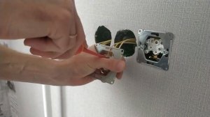 Монтаж розеток и выключателей
