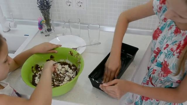 Готовят Дети: Как приготовить шоколадно-творожный пирог(Выпуск#16 ) смотреть онлайн