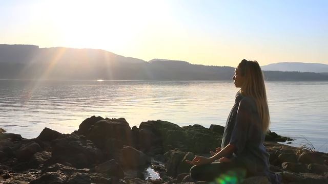 15 Minute Guided Meditation To Find Peace In Uncertain Times смотреть онлайн