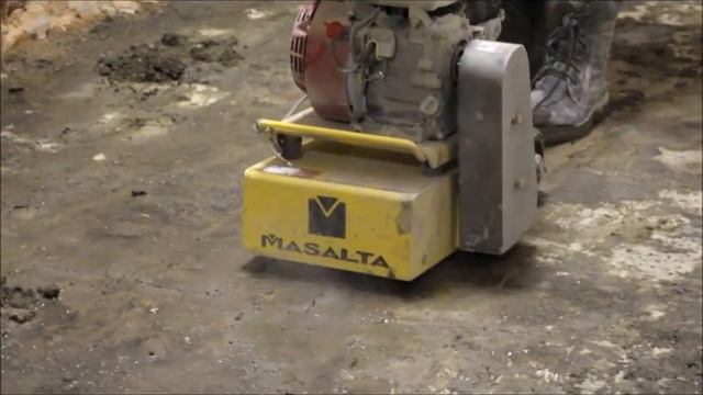 Демонтаж штукатурки и стяжки с оптимизмом :) смотреть онлайн