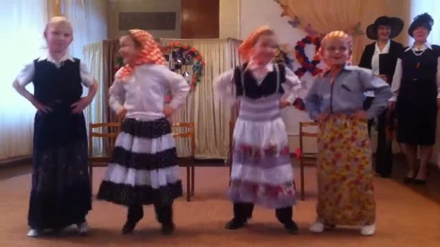Веселый танец бабушек в садике смотреть онлайн