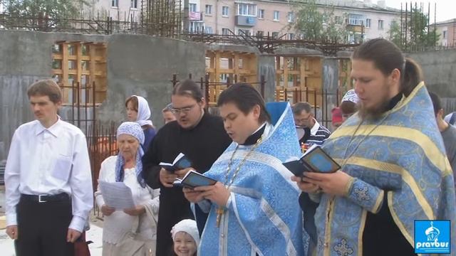 Молебен в парке Орешкова на месте строительства кафедрального собора смотреть онлайн