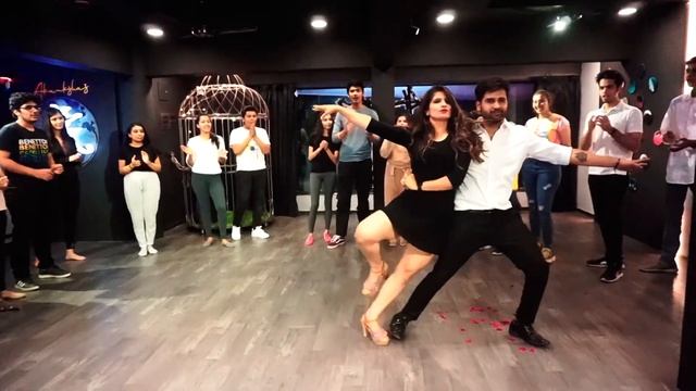 LOVE ME LIKE YOU DO | ELLIE GOULDIN | @AKSDANCEWORLD | AKANKSHA'S CHOREOGRAPHY смотреть онлайн