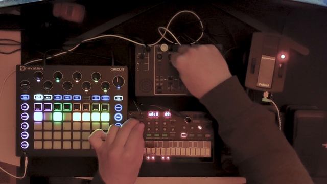 Dub techno Jam v1. (Novation Circuit, Korg Volca FM, Zoom G1X four) смотреть онлайн