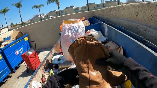 Dumpster Diving - Star Wars Inflatable & More S1E16 смотреть онлайн