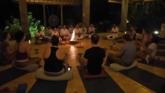 Pure Iyengar Yoga Retreat in Ubud, Bali with Vivienne O'Brien at Oneworld Retreats смотреть онлайн