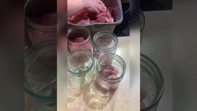 Тушенка из свинины в духовке смотреть онлайн