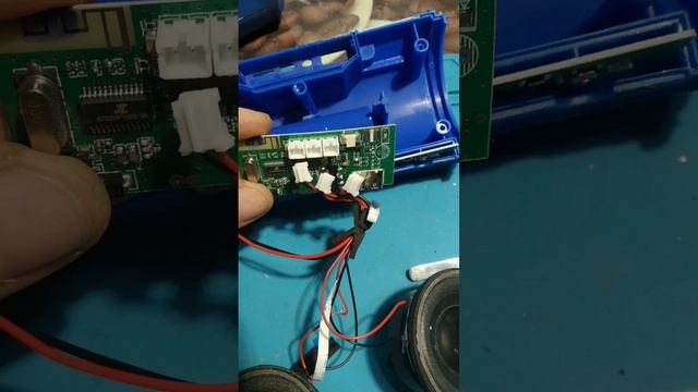 Портативная колонка не заряжается, замена разъема смотреть онлайн