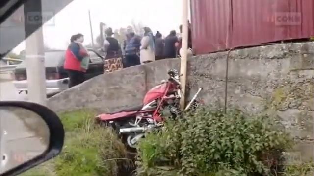 В Сочи водитель мотоцикла врезался в стену смотреть онлайн