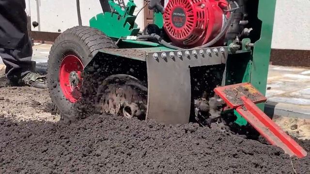 Копка траншей под систему полива при помощи Sable t70 смотреть онлайн