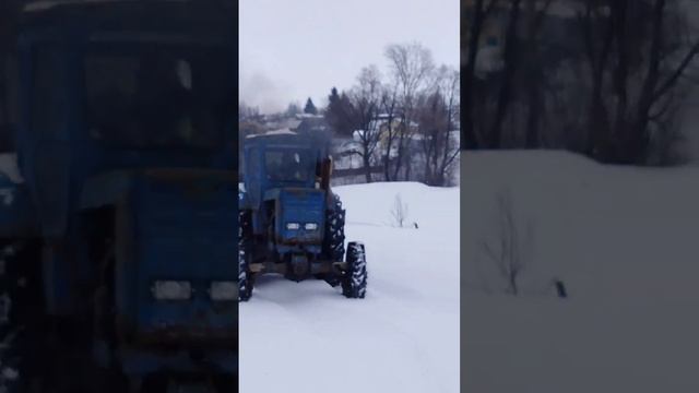т-40 груженный тюками в сугробе зимой смотреть онлайн