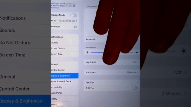 iPad Display & Brightness смотреть онлайн