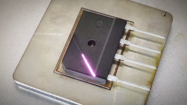 ВСКРЫВАЕМ - Что внутри диодного моста? Лазерная гравировка диодного моста смотреть онлайн