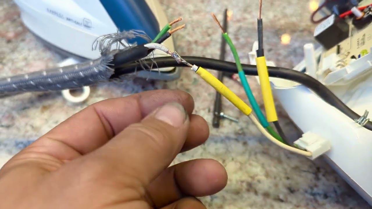 Ремонт парового утюга Tefal, сгорел провод смотреть онлайн