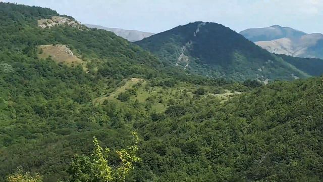 Крым. Вид по дороге на Морское. Две дороги от с. Поворотное соединяются на перевале. 19.07.2020 г. смотреть онлайн