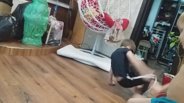 Изучаем дома Брейк данс. смотреть онлайн