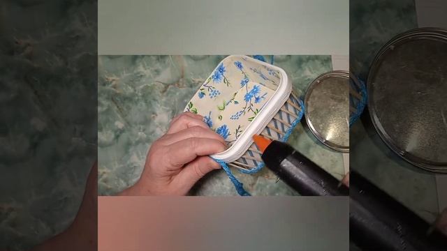 Декор пластиковой баночки бамбуковой салфеткой. смотреть онлайн