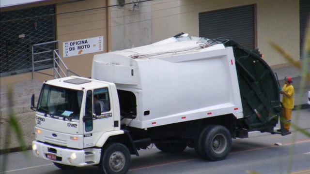 Som do Ford Cargo 1722 - Cummins C 8.3 Acelerando! смотреть онлайн