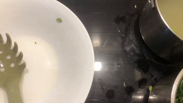 Лучший в мире крем - суп из ствола брокколи, черенков и листьев шпината смотреть онлайн