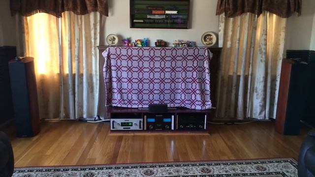 McIntosh mc 402 power amp, Audio research Ref 3, McIntosh D100 DAC, B&W 803 D2 speakers смотреть онлайн