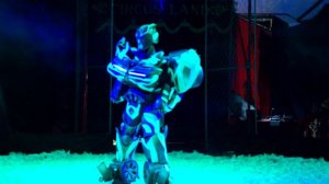 Шоу робота трансформера.  Российский цирк «Империя Хищников».