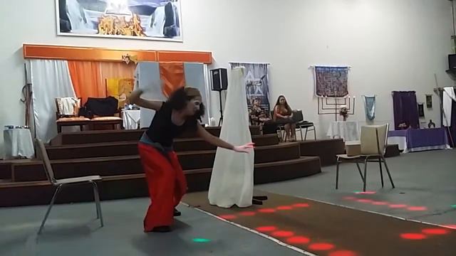 Pantomima Buscando una señal (Damaris Guerra) смотреть онлайн