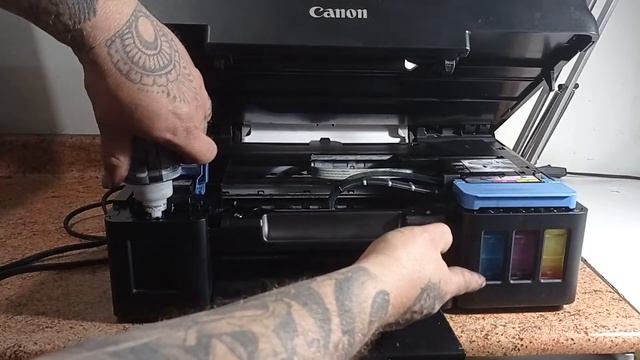 Como cargar Tinta o rellenar los estanques de tinta de la Canon G4110 смотреть онлайн