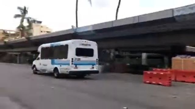 Handi-van at HNL Daniel K Inoue Airport смотреть онлайн