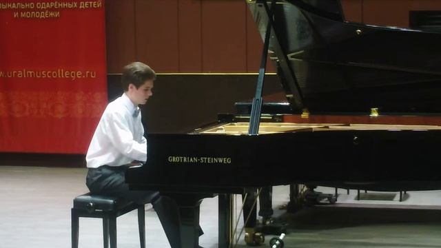 F.Chopin ETUDE c-moll/Maxim Sverbius Ф.Шопен/ Максим Свербиус смотреть онлайн