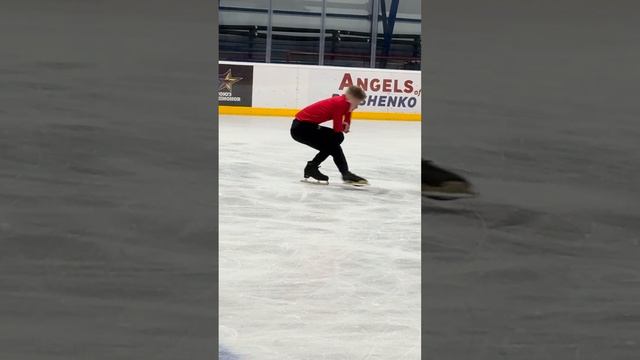 Два олимпийских чемпиона Наталья Линичук и Евгений Плющенко работают с Е. Костылевой,Н.Сарновским. смотреть онлайн