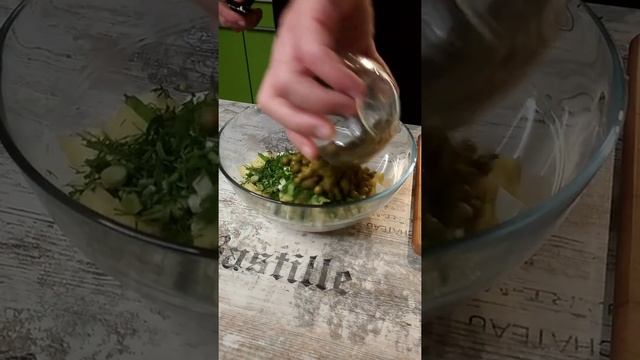 Попробуйте так,салат в хлебе!!!