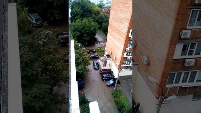 Потоп в Ростове-на-Дону, ливневок нет улица Ерёменко смотреть онлайн